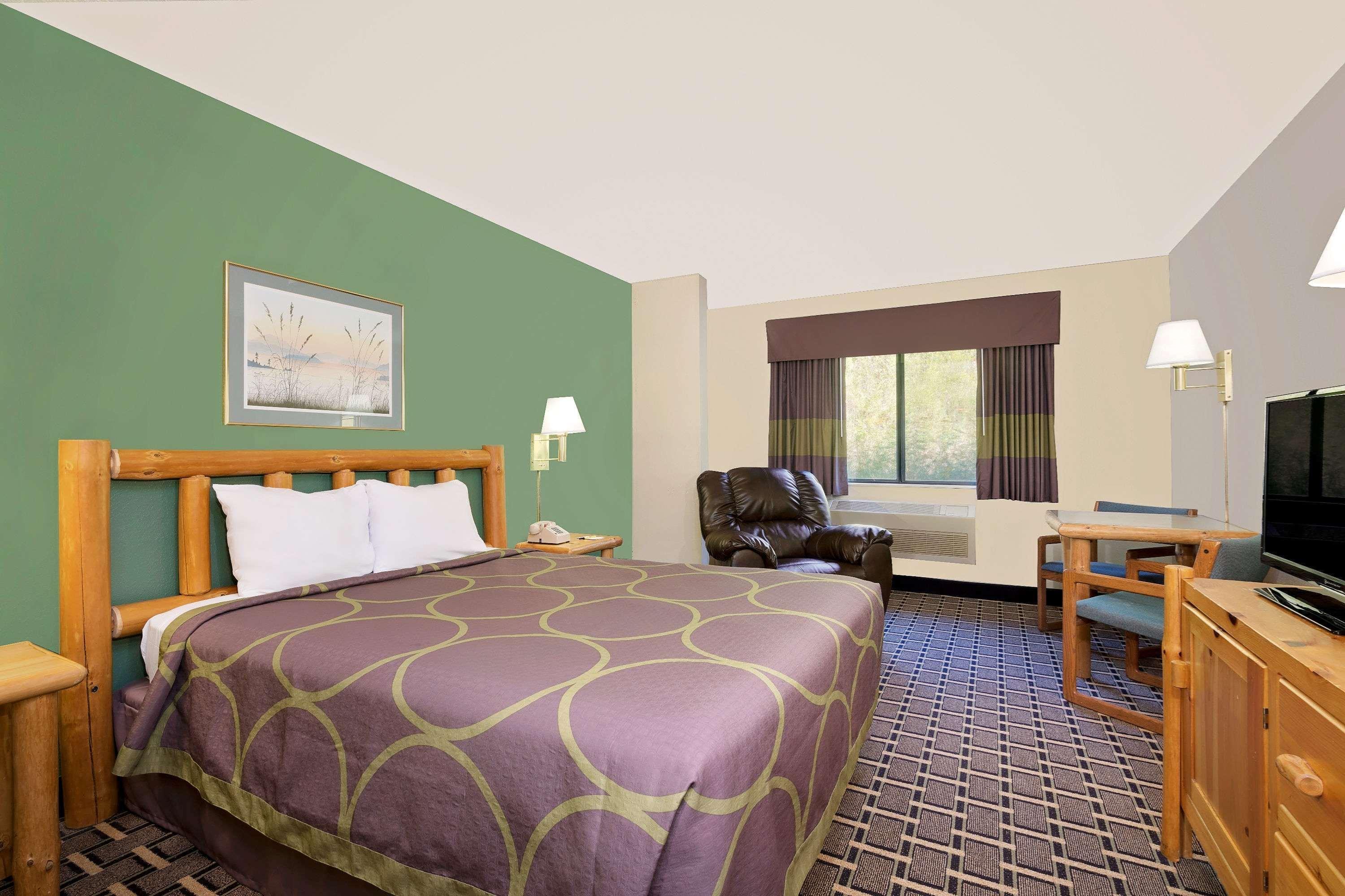 Super 8 By Wyndham Cloquet Hotel Buitenkant foto