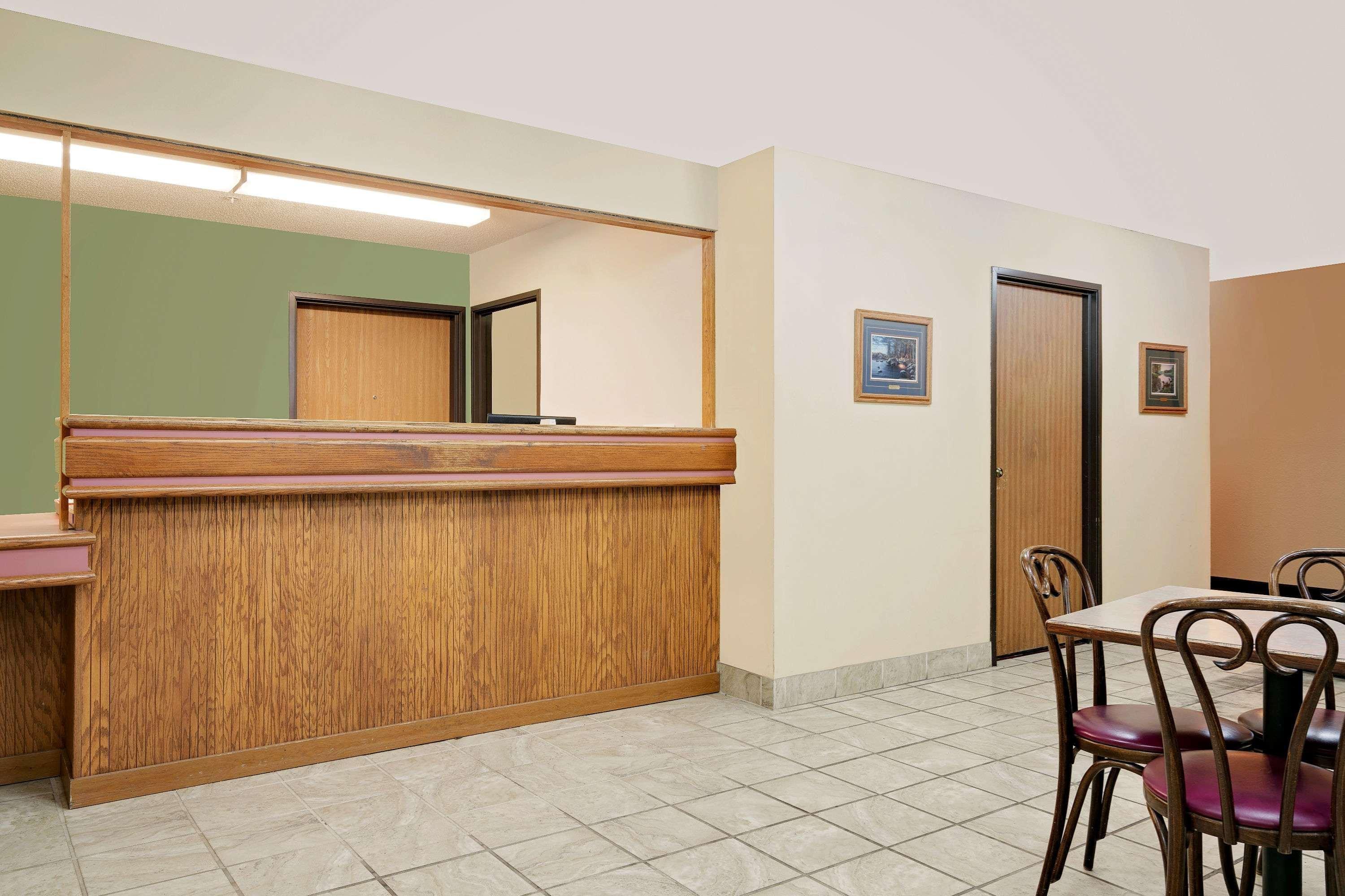 Super 8 By Wyndham Cloquet Hotel Buitenkant foto